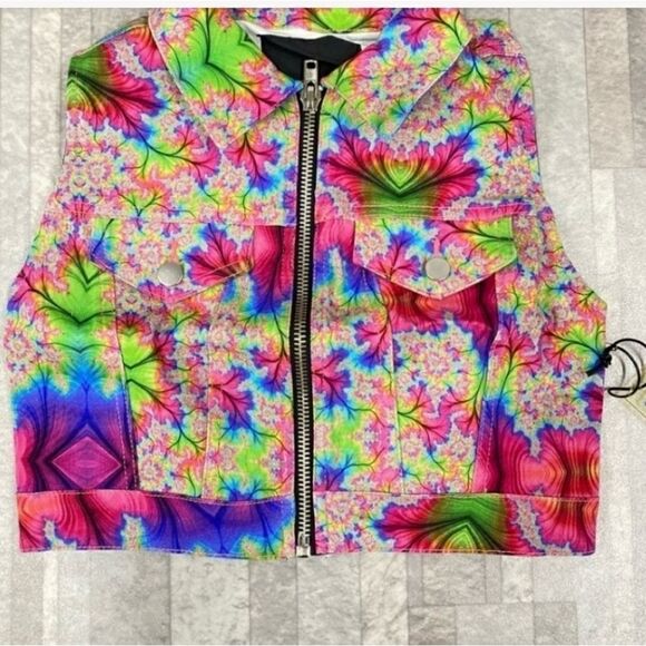 NWT 24 HRS Kaleidescope sleeveless zip up top available in XS & M - Picture 1 of 7